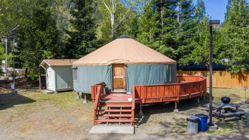Fully-Outfitted Yurt with a Clawfoot Tub on the Trinity River, Northern California