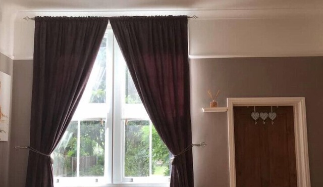 ✨ Fully private: spacious Victorian conversion garden studio with parking ✨