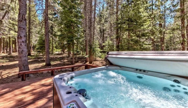 Fully Remodeled Designer Cabin! Private Hot Tub, Arcade Game, Single Level, Trails