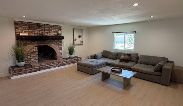 Fully Remodeled Spacious 4BD/2BTH Oasis Full of Amenities for Large Groups