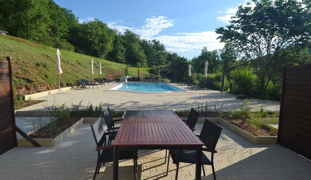 Fully renovated 4P gîte with view on the pool