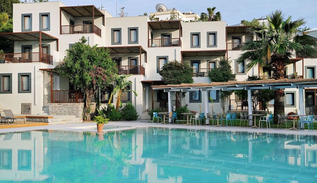 Fully Renovated & Stylish 1BR Suite with Balcony and Free Wi-Fi.