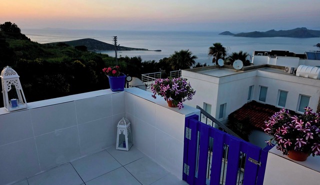 Fully Rental Licensed, superbly Equipped Villa - Bar, Pool & Sea Views, Wifi.