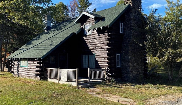 Fully Restored 3-bedroom log cabin in Tupper Lake perfect for relaxing stays.