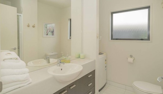 Fully self contained modern 1 bedroom downstairs apartment with Internet access.