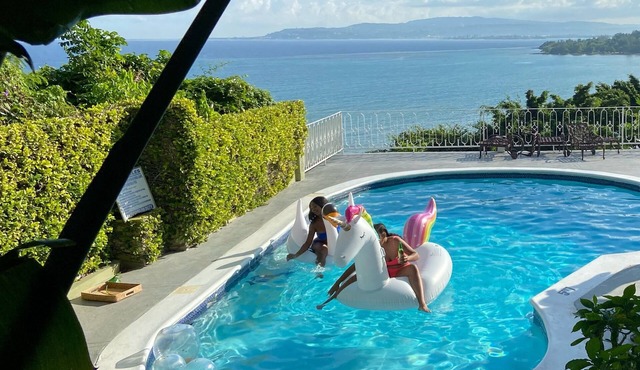 Fully Staffed, private pool, breakfast included, ocean view villa for groups!