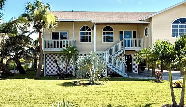 Fully Updated/Luxury Beach House w/Master Suite-Close to beach!