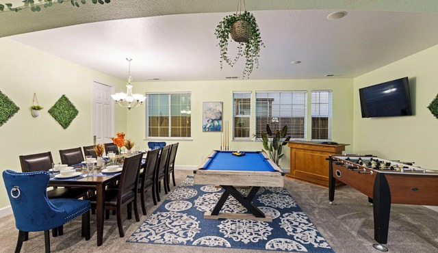FUN 5BD SPACIOUS HOME—INDOOR MOVIE THEATRE, POOL TABLE, BBQ, FIRE PIT, GAMES+