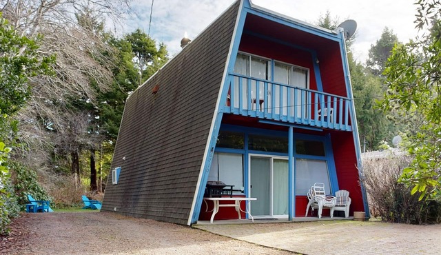 Fun and Unforgettable Beach House - Dog-friendly with a Great Location