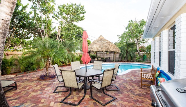 Fun Downtown Delray Home-Walk to Atlantic Ave.-Pool-Tiki hut-Bikes-WiFi-Near All