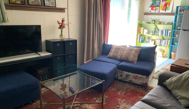 Fun & Funky! Stay in a functioning fine art archive-Blocks from the IU campus.