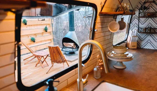 Fun Vintage Airstream with Heat, Hot Tub, and View