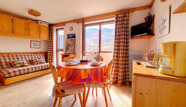 Functional studio at the foot of the slopes with balcony