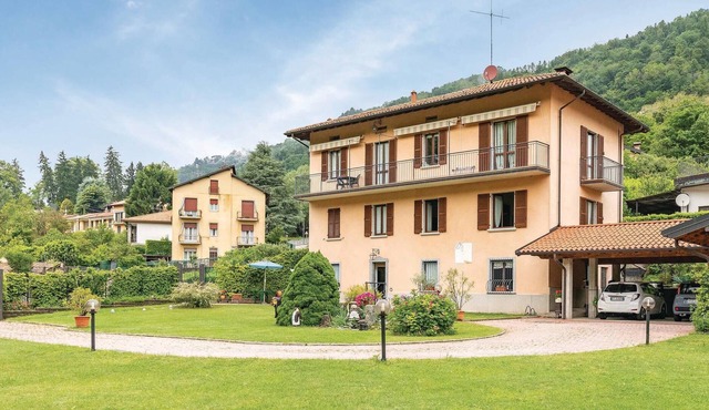 Functional vacation apartment on the second floor of a beautiful semi-detached house, just 4 km from