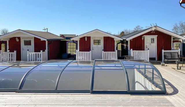 Functionally furnished domicile, on a divided plot, with pool and barbecue.