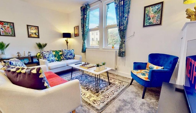 Funky 2 Bed (split level) Apartment in the Heart of Historic Rochester