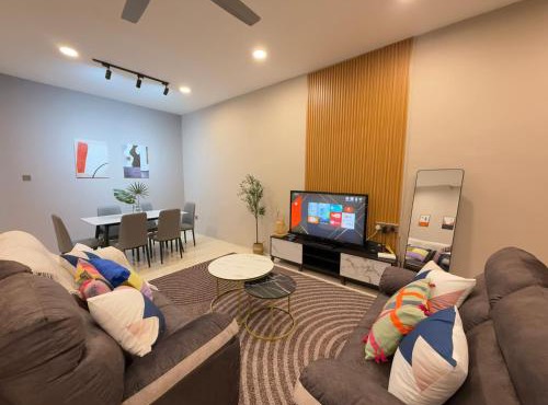 FunkyVila6 14Pax 4BR Near188Tower, HTAA, Airport
