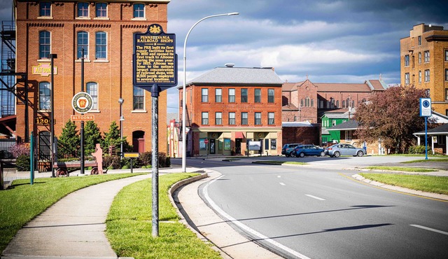 Furn 2nd Flr 1-BR apart 8 mins to UPMC convenient location near downtown Altoona
