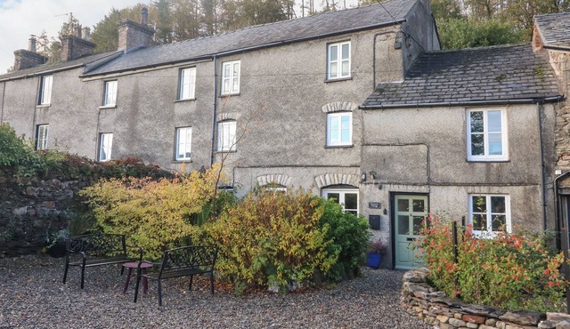 FURNACE COTTAGE, family friendly, with open fire in Newland