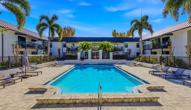 Furnished 2BR in South Tampa | Ideal for Weekly & Extended Stays