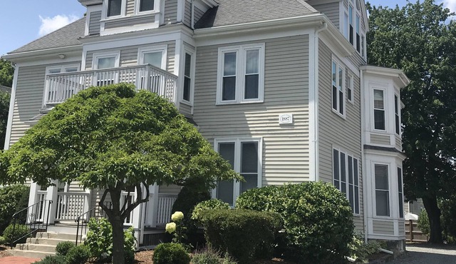Furnished Studio + Private Patio + parking in Wellesley Square