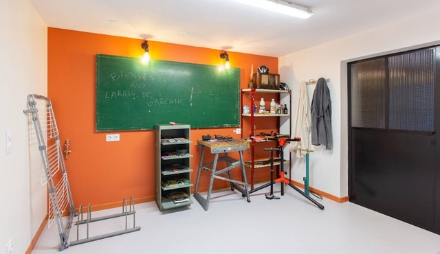 Furnished studiowith tourism and bicycle workshop