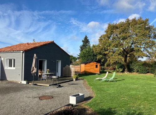 Gîte au Calme avec Jardin et Parking Pratique - FR-1-306-1335