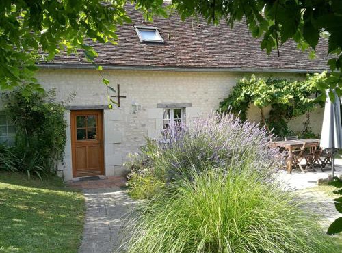 Gîte authentique à Brizay avec jardin privé et piscine - FR-1-381-238
