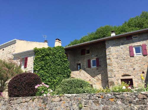 Gîte Authentique avec Wifi et Cheminée à Véranne - FR-1-496-256