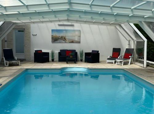 Gîte avec Piscine Couverte , Chauffée et jaccuzi