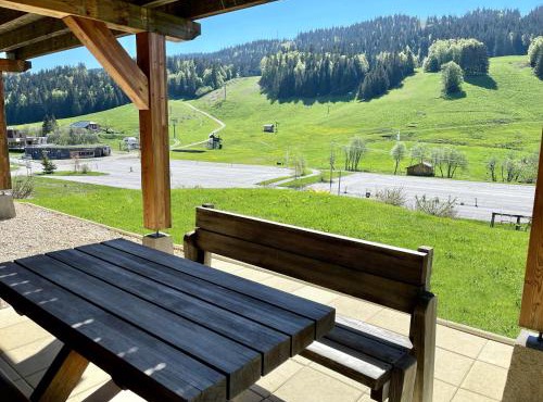 Gîte avec terrasse et belle vue - ChaletNelda com