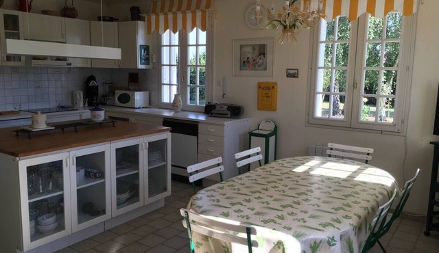 Gîte in Mansigné, Sarthe, Farmhouse 6 rooms, sleeps 15 near Le Mans
