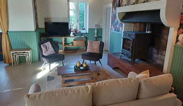 Gîte La Ferme in Saint-Félix, Bucolic Setting, 6 People, Pets Allowed