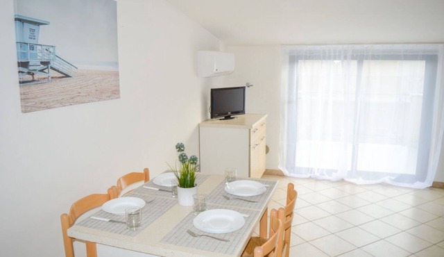 G.Bay C22 - Second floor apartment with balcony overlooking the sea and the poo