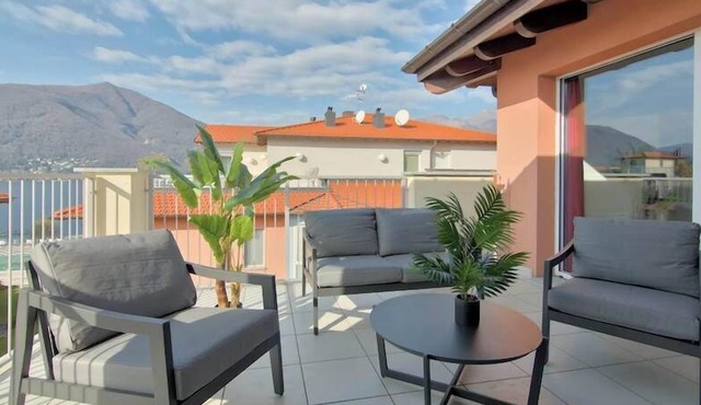 Golfo Gabella penthouse apartment with pool