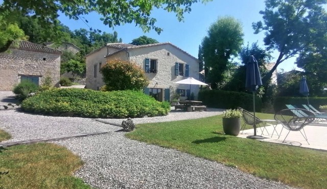 Gabriel" gite sleeps 9+ 2 shower rooms