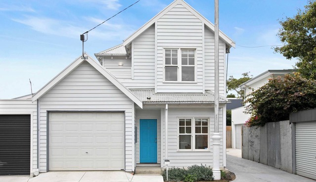Galatea Residence | Two Minutes to Beach and Town