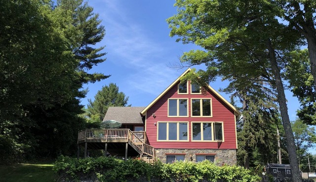 Galway Lake Getaway 3 Bedrooms, 2.5 Bath Sleeps 6. Impeccably maintained,