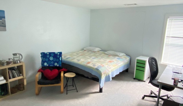 Game Day Central, Sleeps 10, close to UGA & stores