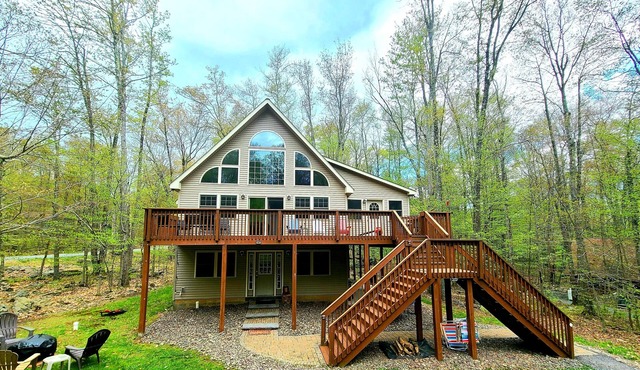 Game Room, Fire Pit, Close to Lakes, Quiet St, Family Time in the Mountains!