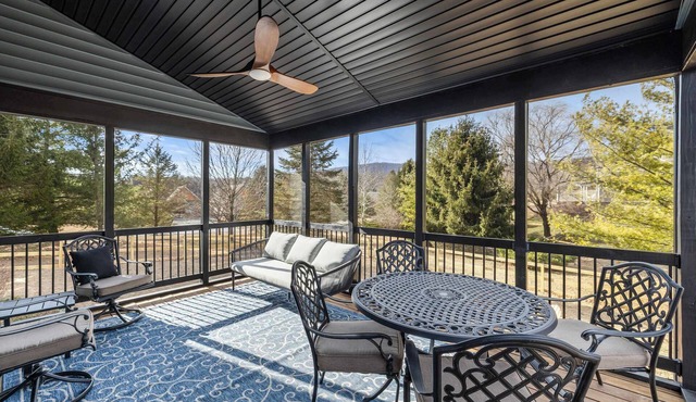 Game Room, FirePit, Screened Porch & Golf Views