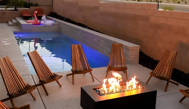 Game Room Heated Pool & Spa Fire Pit Putting Green Outdoor TV