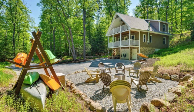 Game Room & Hot Tub: Old Forge Home!