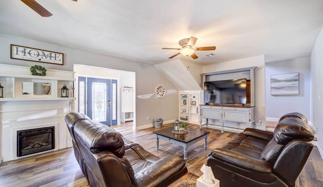 Game Room + Large Backyard: Afton Home!