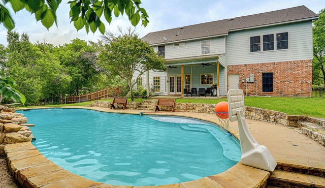 Game Room & Private Pool: Willow Park Family Gem