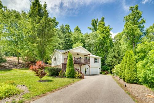 Game Room & Views! 'Valley Myst' Fairview Home
