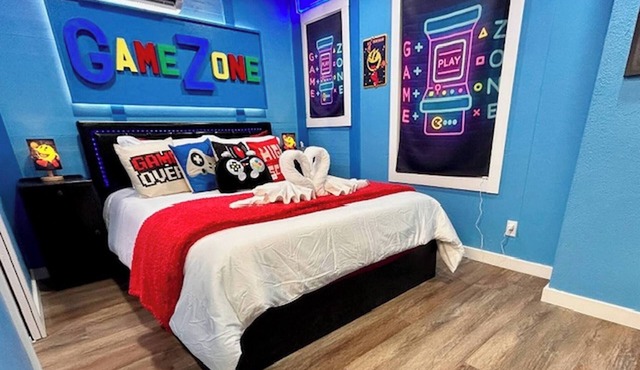 GameZone with PacMa Arcade, WiFi, Free Parking