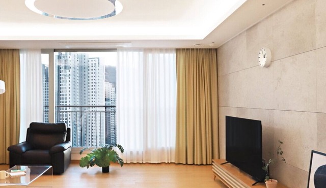 ☆Gangnam super-luxury APT☆4Bdr 2Bath☆Full option