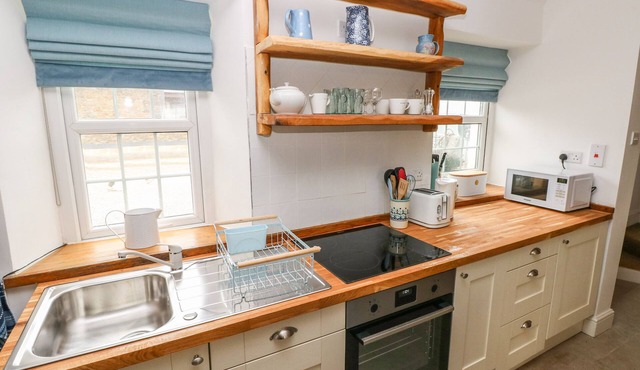 GARDEN COTTAGE, pet friendly, with a garden in Haverfordwest