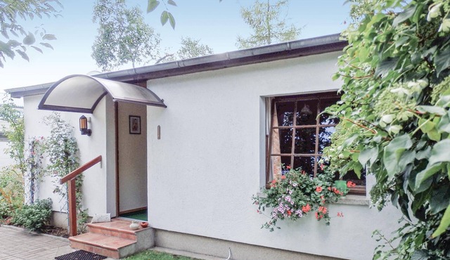 Garden idyll on the outskirts of the big city of Berlin: In the community of Eichwalde, a green subu